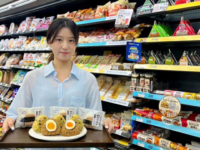“속재료를 토핑으로”…GS25, 통토핑 삼각김밥 출시