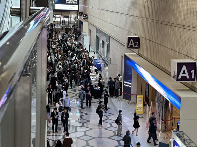 초거대 AI부터 졸업작품까지…이색 기술에 관람객 ‘북적’