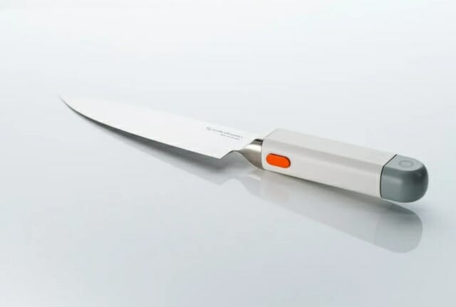 버튼 누르면 작동하는 초음파 칼 화제…”힘 절반만 써도 돼요”