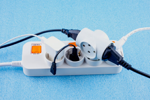 멀티탭 사고 늘었다…절반은 10세 미만 어린이