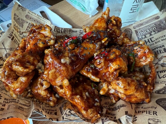 bhc, 11월 신메뉴 예고…”10대~50대 입맛 잡을 것”