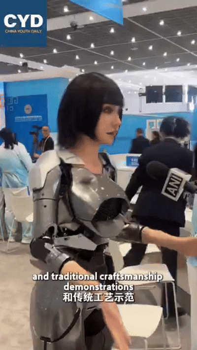 [영상] 정상회의 사로잡은 中 휴머노이드 로봇…어땠길래