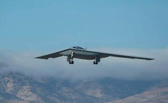 美 차세대 핵 폭격기 B-21 2호기, 첫 비행 성공