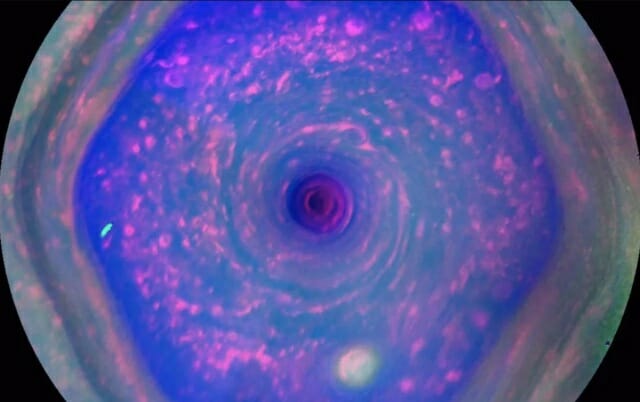 제임스웹, 토성 대기서 ‘이상한 구슬’ 발견 [우주로 간다]