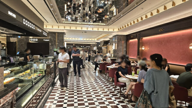 “우리가 최대·최초”…백화점 식품관 규모 키우기 경쟁 왜