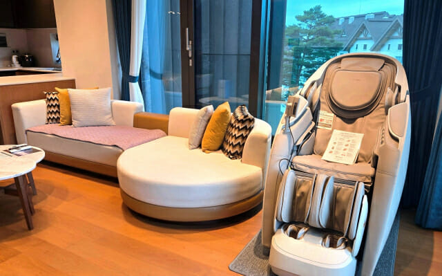 코지마, 모나용평과 안마의자 체험 객실 운영