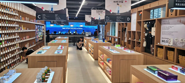 건강 상담하는 ‘약사’ 상주…옵티마 웰니스 뮤지엄 약국 오픈