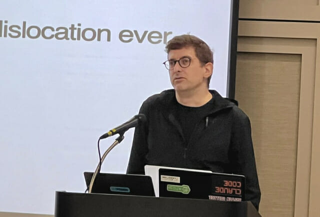 “로봇은 인간과 살아갈 동료…단순 기계 넘어 배우고 협력해야”