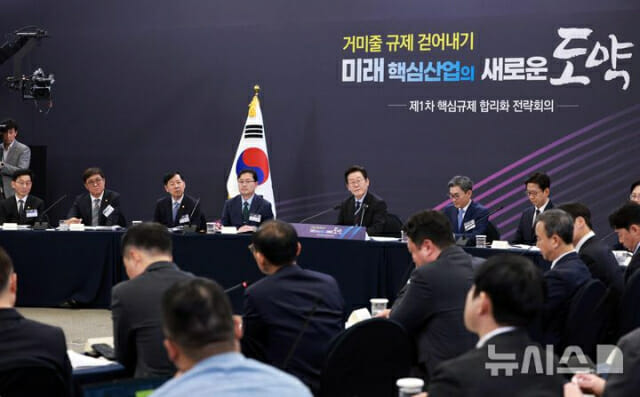 李대통령 “AI가 얼굴 보면 어떻나…악용 가능성을 막아야”