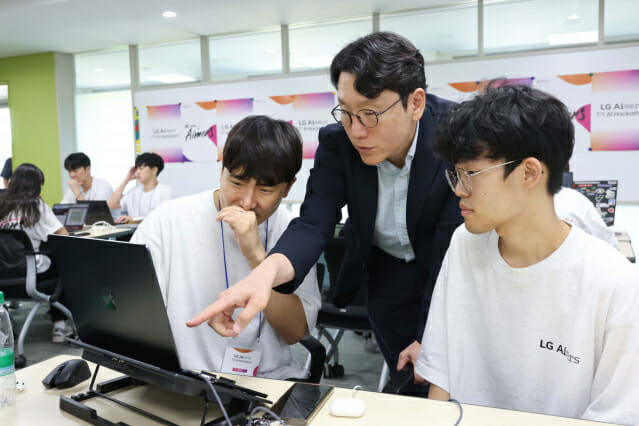 구광모의 ‘인재 경영’ 승부수…LG, 1.7만명 몰린 ‘AI 사관학교’ 가동