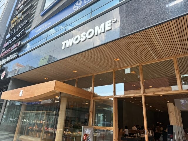 “스벅 리저브 보다 나을까”…’투썸 2.0 강남’ 가보니