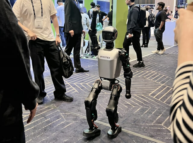 [기자수첩] 中 로봇은 걷는데, 韓 로봇은 걷지 않는 이유