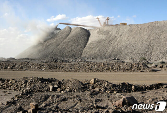 中, 희토류·기술 수출 통제 발표…첨단산업 공급망 ‘흔들’