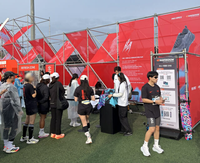 한국타이어, 춘천마라톤서 고성능 타이어 재활용한 ‘트레일화’ 공개