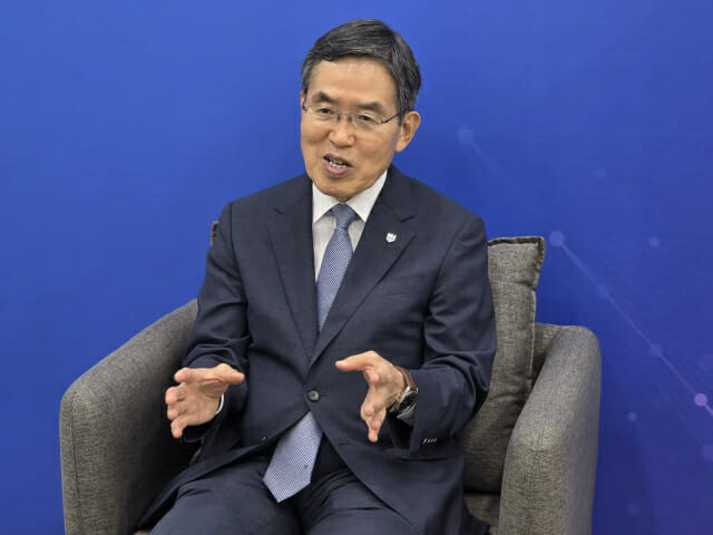 한기대 총장 “AI 개발자만으로 세상 못 바꿔…AI 잘 쓰는 인재도 필요”