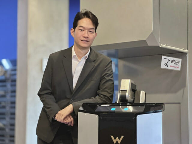 “로봇이 택배 문앞 배달…일본서 통했다”