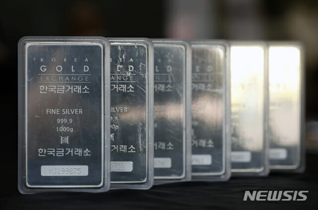 금 뛰니 은도 같이 뛰네…은값 40년만에 최고치