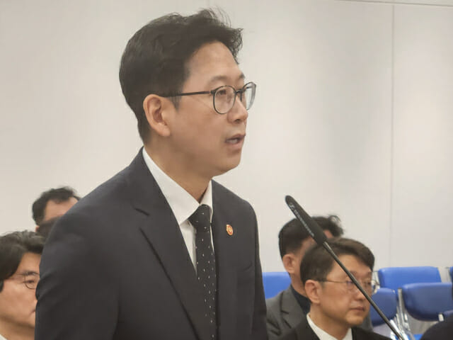 국감장에 부총리 딥페이크…배경훈 “국민들 사실로 오해, 유감”