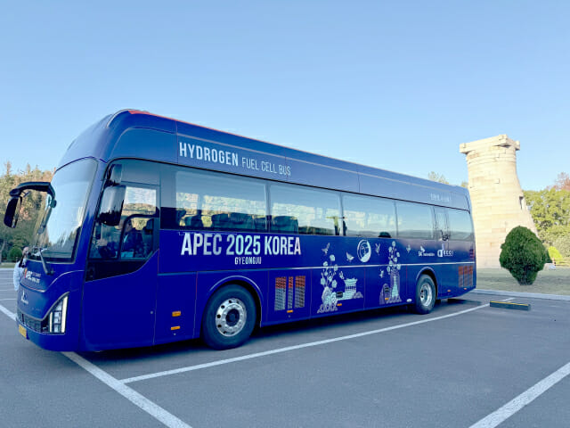 “탄소 없이 이동하세요”…SK이노, APEC 셔틀에 수소버스 투입
