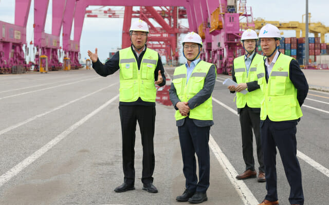 수출 지원체계에 연휴 없다…산업부 차관, 해상물류 상황 점검