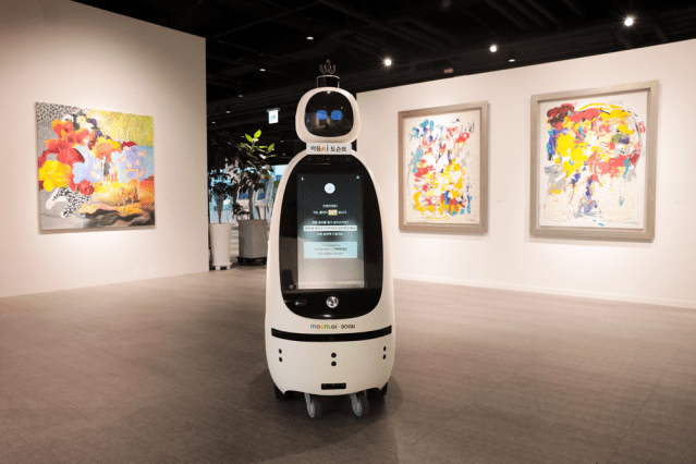 “AI도슨트가 그림 설명”…마음AI, 민숙현 작가 개인전 개최