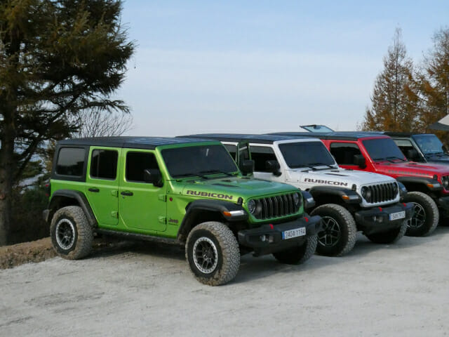 [타보고서] 험난한 흙길도 거침없이…군용차 DNA ‘지프 랭글러’