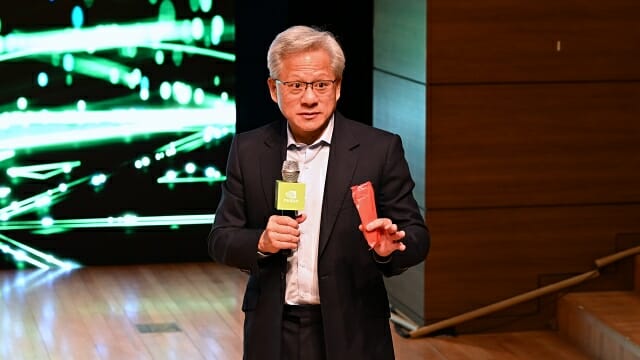 젠슨 황, ‘AI 거품론’ 부정…”엔비디아는 다르다”
