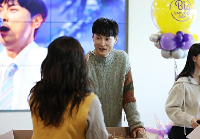 ‘빅스마일데이’ 모델 민경훈, 지마켓 본사 찾았다…왜