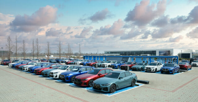 “충전기 2800기 깔았더니”…BMW, 올해 전동화 누적 판매 15.6%↑