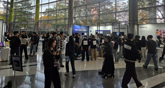 “굿즈 받다보니 네이버 서비스가 한눈에”…‘단25’ 가보니