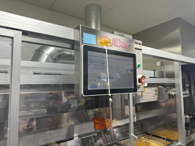 치킨 조리로봇 확산 더딘 이유…본사·가맹점주 ‘동상이몽’