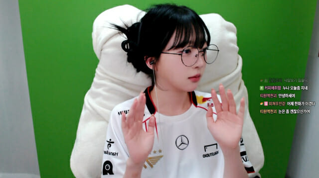 SOOP “신입 스트리머, 합방 통해 성장·팬덤 다 잡아”