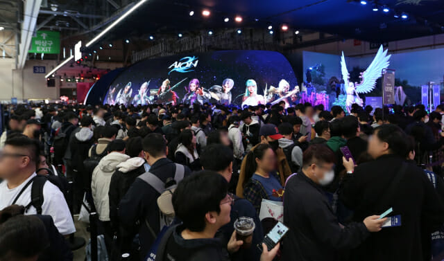 엔씨 ‘아이온2’, 지스타2025 관람객 집중조명…”대기 시간만 4시간”