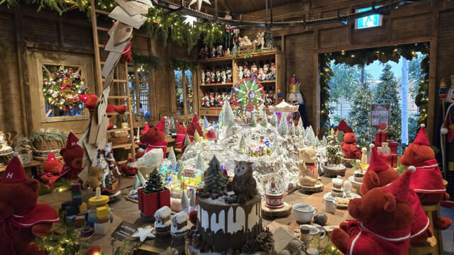 “미리 크리스마스”…2만 명 몰린 ‘더현대서울’ 산타집 가보니