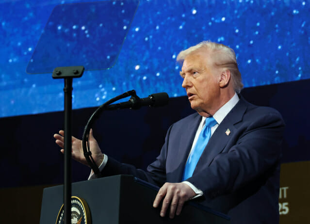 트럼프, ‘엔비디아 첨단칩 봉쇄’ 선언…韓 블랙웰 공급 어쩌나