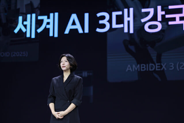 네이버 20년 쌓은 콘텐츠…”AI 시대 보물이었네”