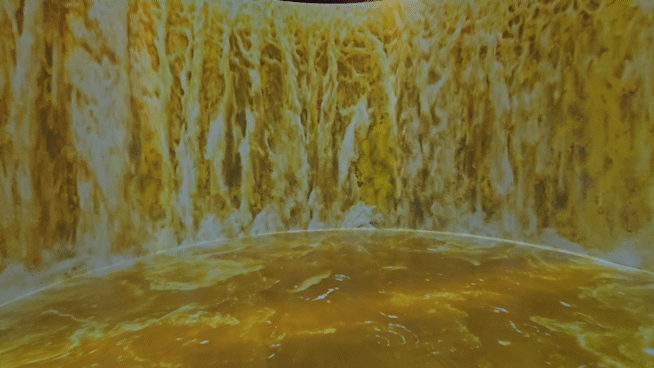 “여기는 ‘테라‘와 ’켈리’가 넘쳐흐르는 국내 최대 맥주 공장”