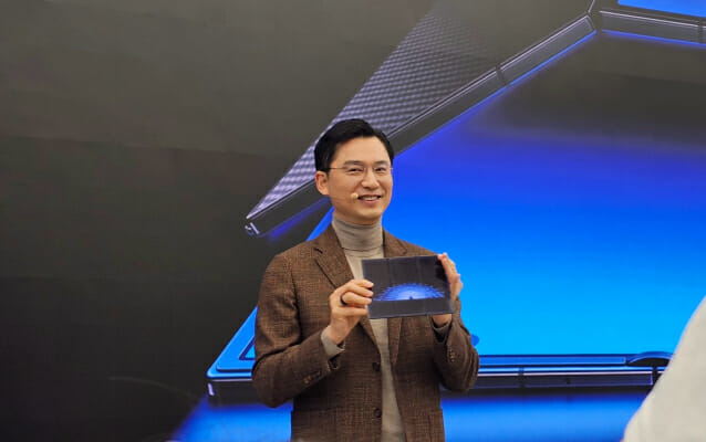 “갤럭시 Z 트라이폴드 차별점 극명…폴더블 시장 키우는 방아쇠 될 것”