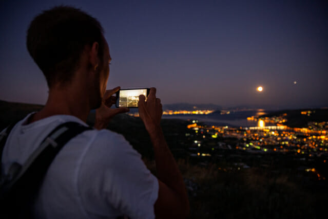 스마트폰으로 찍은 ‘달’ 사진이 안 예쁜 이유