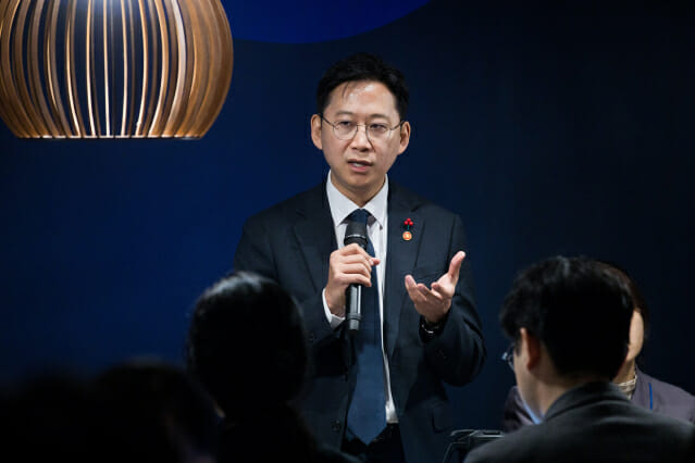 배경훈 부총리 “AI는 韓 미래경쟁력, 해킹과 전면전 추진”