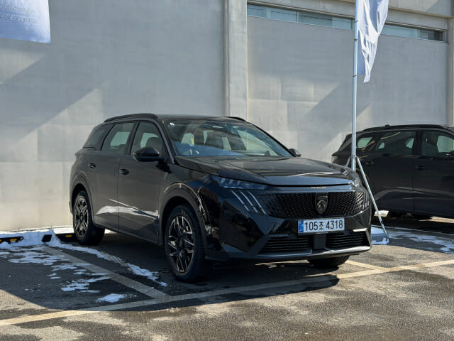 [타보고서] 프렌치 감성에 실용성 더한 푸조 5008…넓은 공간에 3열까지