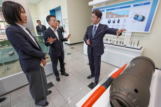 박윤영 KT, 부산 해저케이블 육양국 점검