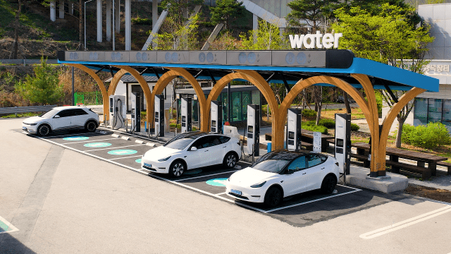 워터, 고속도로 휴게소 350kW 초급속 충전기 테슬라 전기차에 개방
