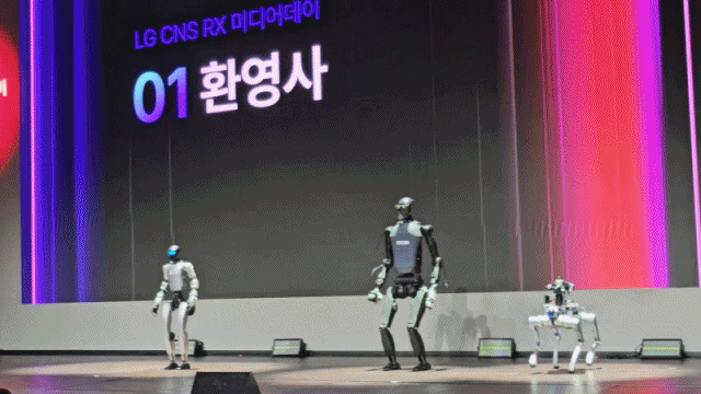 [현장] 로봇에게 마이크 건네 받은 현신균 사장 “RX 시대, LG CNS가 연다”