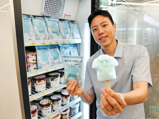 “입는 아이스크림”…CU-아이더, 냉감 티셔츠 모양 아이스크림 출시