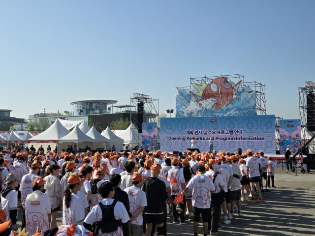 한강 뒤덮은 5000여 잉어킹…’포켓몬런 2026 in 서울’ 가보니